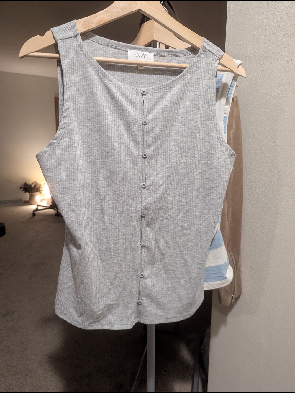 Gilli Light Gray Sleeveless Button-Front Tank Top